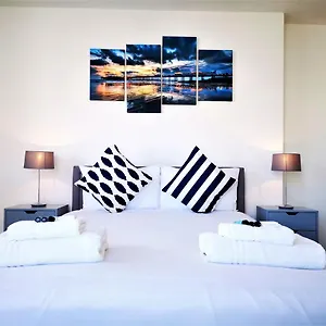 Marina Living With Parking, Balcony, Quiet And Secure Brighton