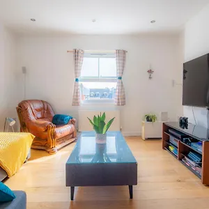 Modern, 2 Bdrm House With Parking Sleeps 6 Town Centre, North Laine Brighton