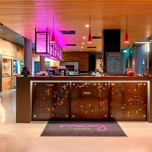 Hotel Moxy Excel, London