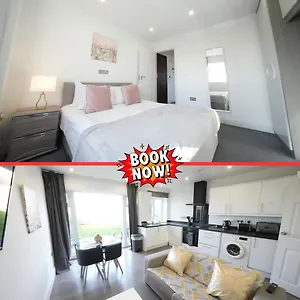 Hatton Heathrow Airport- Free Parking-free Underground To And From Heathrow Airport Hatton Cross Picture-see Fast Hatton Cross To 30min Apartamento